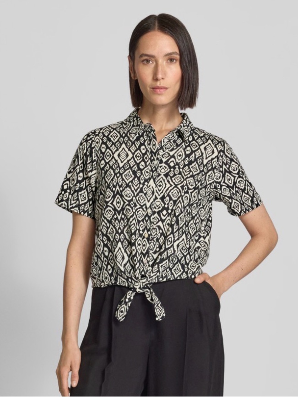 ICHI Black & White Geo Tie-Front Short Sleeve Button-Down Top